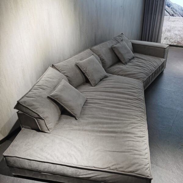 Sofa nhập khẩu, kiểu dáng mới lạ, màu sắc đơn giản, phong cách kiểu kiểu Italy.