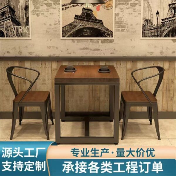 Bàn ghế gỗ chắc chắn căng tin Bàn ghế ăn quán rượu nhà hàng cafe sắt rèn Bàn vuông nhỏ thương mại Bàn ăn vuông
