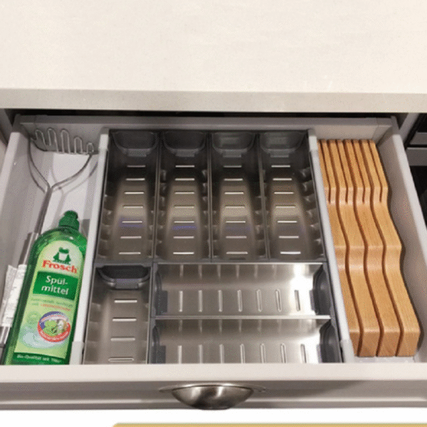 Khay chia ngăn kéo inox 304 Blum 450D sâu 422mm tiện ích tủ bếp với thiết kế hiện đại, thẩm mỹ