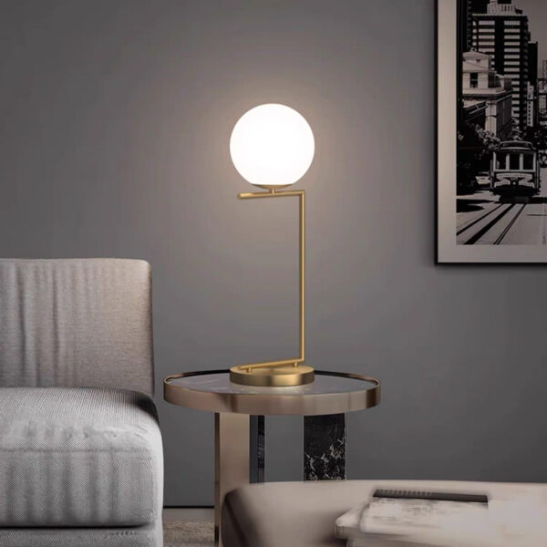 Đèn bàn bằng đồng dạng chữ C Minimalism – đèn trang trí nội thất