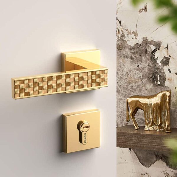 Khóa cửa phân thể hợp kim cao cấp màu vàng chống trộm an toàn cho cửa gỗ mật mã