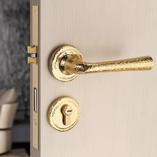 Khóa tay gạt họa tiết vân nổi độc đáo bằng đồng cao cấp chống trộm an toàn