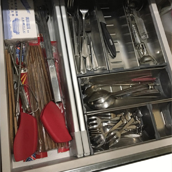 Khay chia ngăn kéo inox 304 Hettich 470D sâu 462mm tiện ích tủ bếp với thiết kế hiện đại, thẩm mỹ