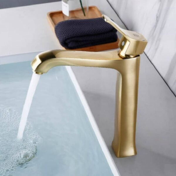 Vòi lavabo nóng lạnh bằng đồng mạ PVD – tiết kiệm diện tích, dễ dàng vệ sinh