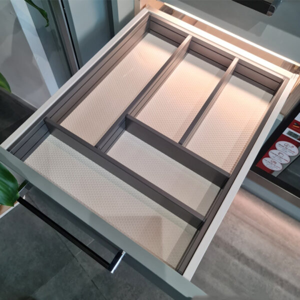 Khay chia ngăn kéo tủ bếp màu xám Hafele 552.52.30 tiện ích tủ bếp với thiết kế hiện đại, thẩm mỹ