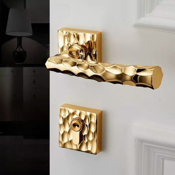 Khóa tay gạt đồng decor họa tiết vân nổi HT102F cao cấp chống trộm an toàn