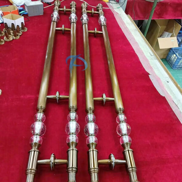 Tay nắm cửa bằng pha lê sang trọng tinh tế chất lượng cao Tay nắm cửa kính khách sạn bằng gỗ cổ