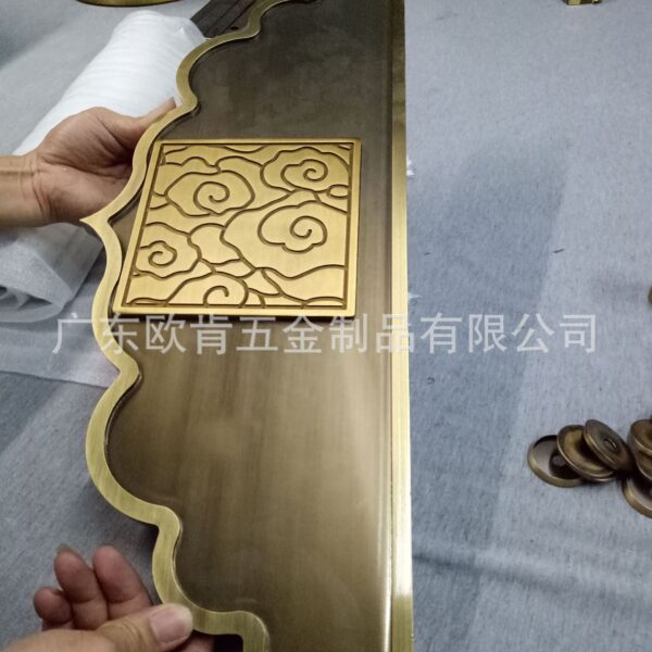Tay nắm cửa hình bán nguyệt đồng hai màu mờ phong cách Trung Hoa tương vân
