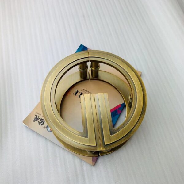 Tay nắm cửa bán nguyệt đồng cổ logo custom phong cách Trung Hoa độc đáo cho ngân hàng và cửa nội thất